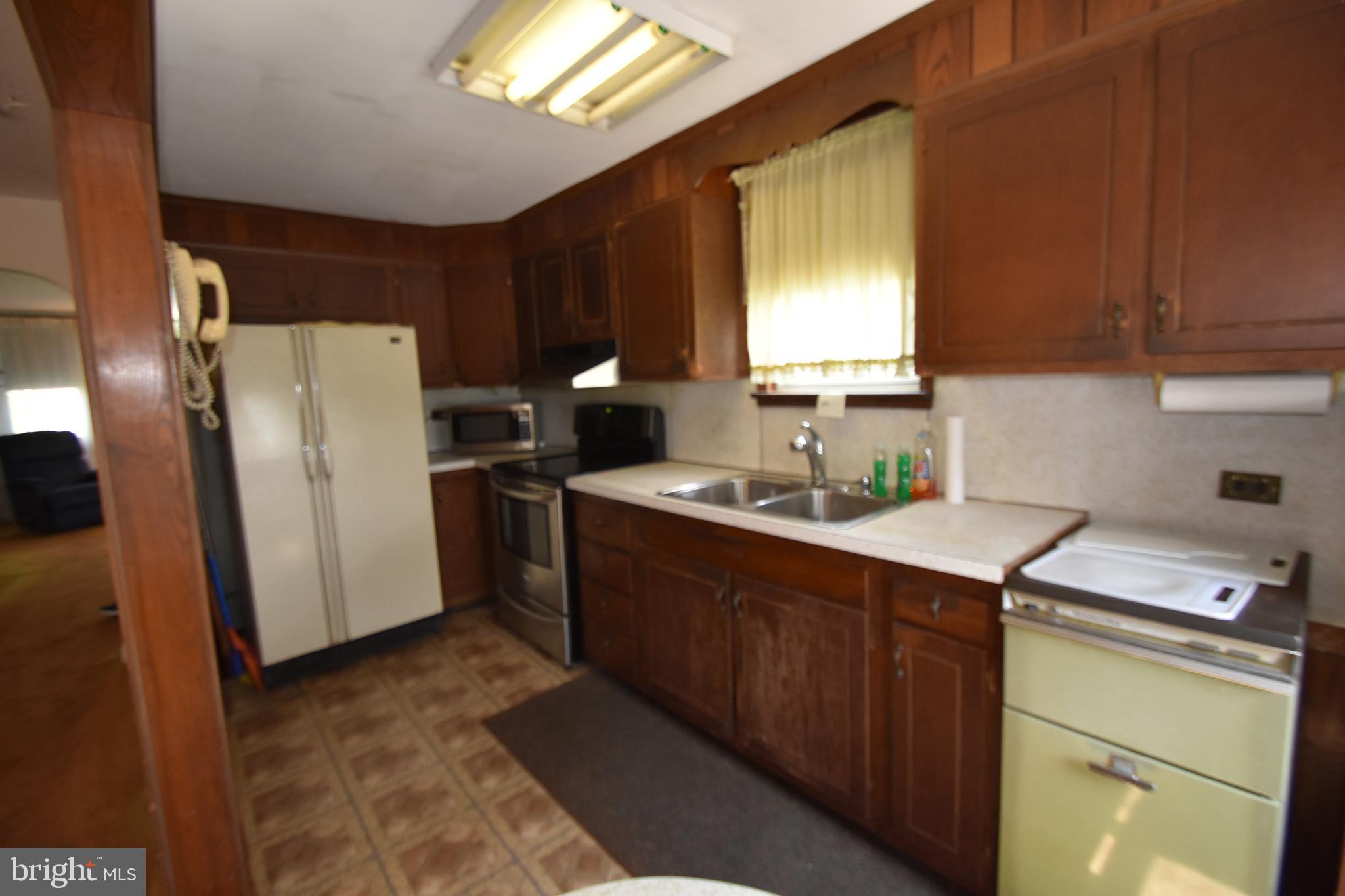 28 Ashbourne Road Darby, PA 19023 - Photo 12 of 22 Kitchen