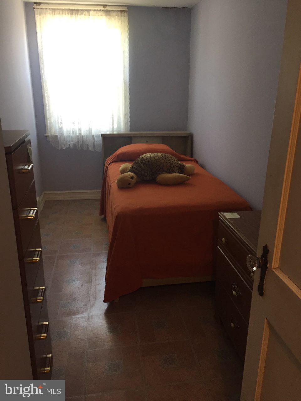 28 Ashbourne Road Darby, PA 19023 - Photo 17 of 22 3rd Bedroom
