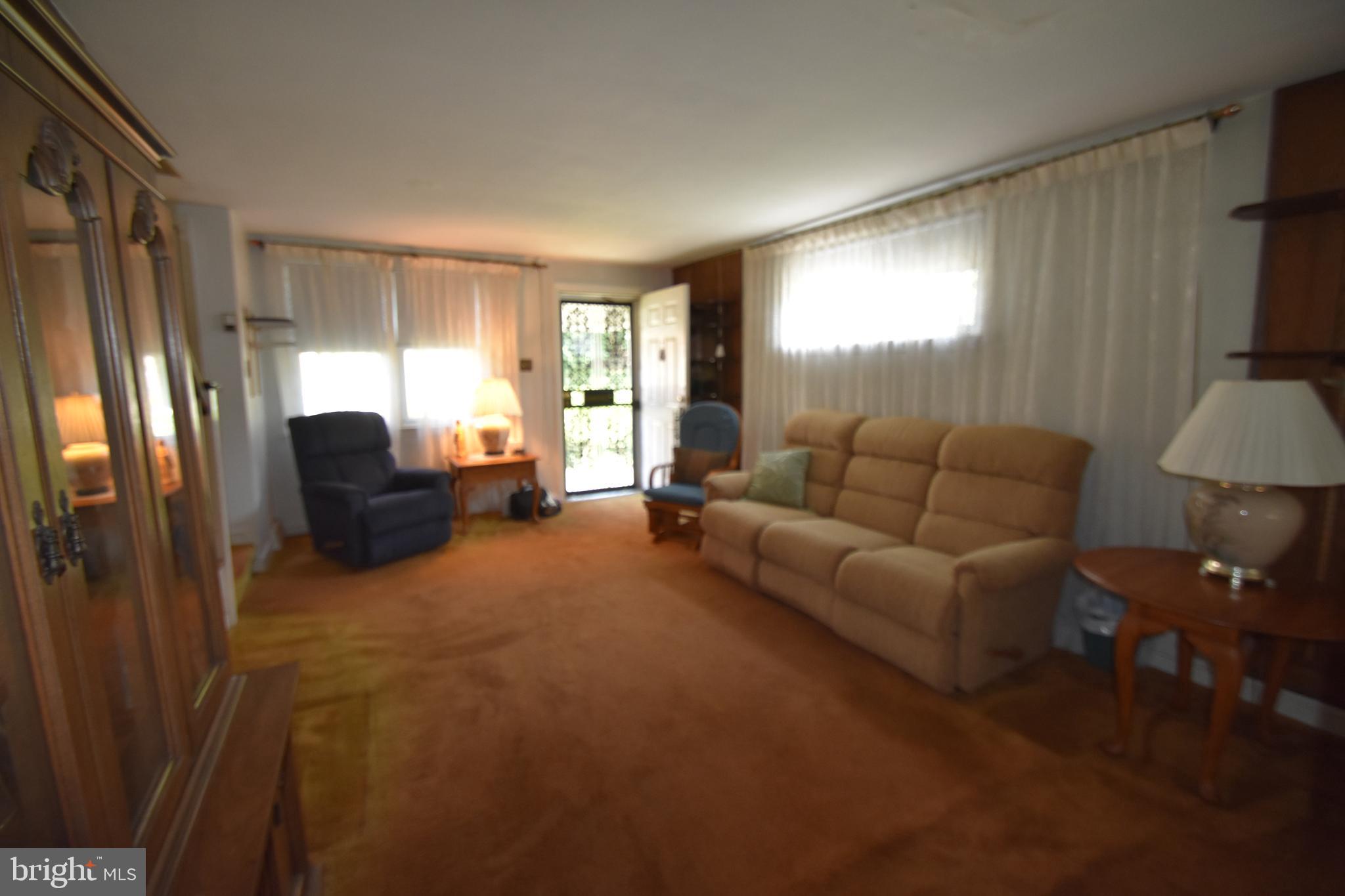 28 Ashbourne Road Darby, PA 19023 - Photo 8 of 22 Living Room