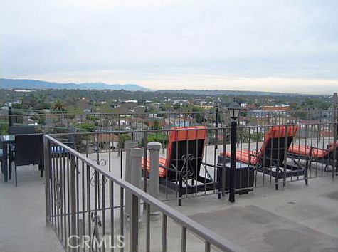 3111 4th Street, Unit 218 Santa Monica, CA 90405 - Photo 11 of 11 a view of a city from terrace