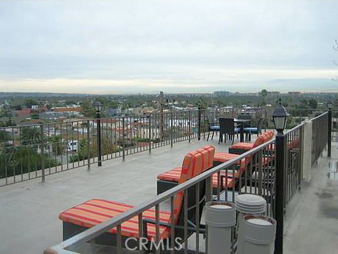 3111 4th Street, Unit 218 Santa Monica, CA 90405 - Photo 10 of 11 a balcony with table and chairs