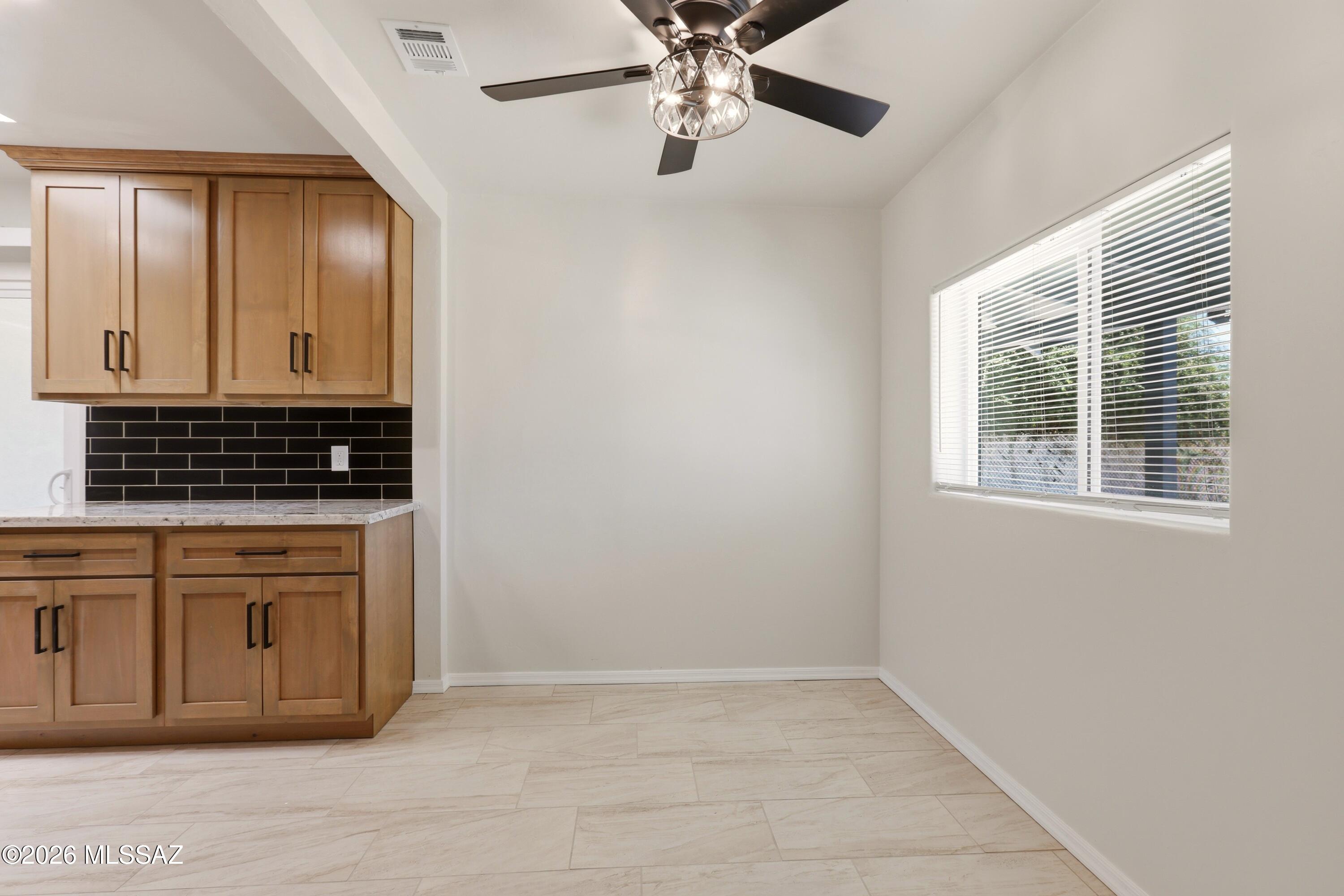 2111 South Miramonte Stravenue Tucson, AZ 85713 - Photo 25 of 34 22. Dining Area