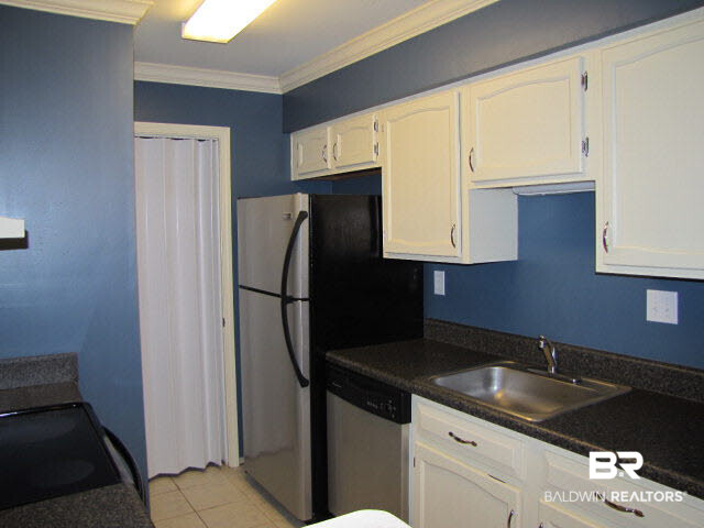 6040 Grelot Road, Unit 106 Mobile, AL 36609 - Photo 2 of 5 Kitchen 1