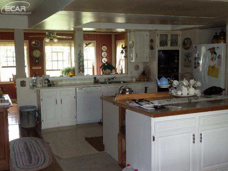 14365 North Center Road Clio, MI 48420 - Photo 4 of 34 20440307-3.JPG