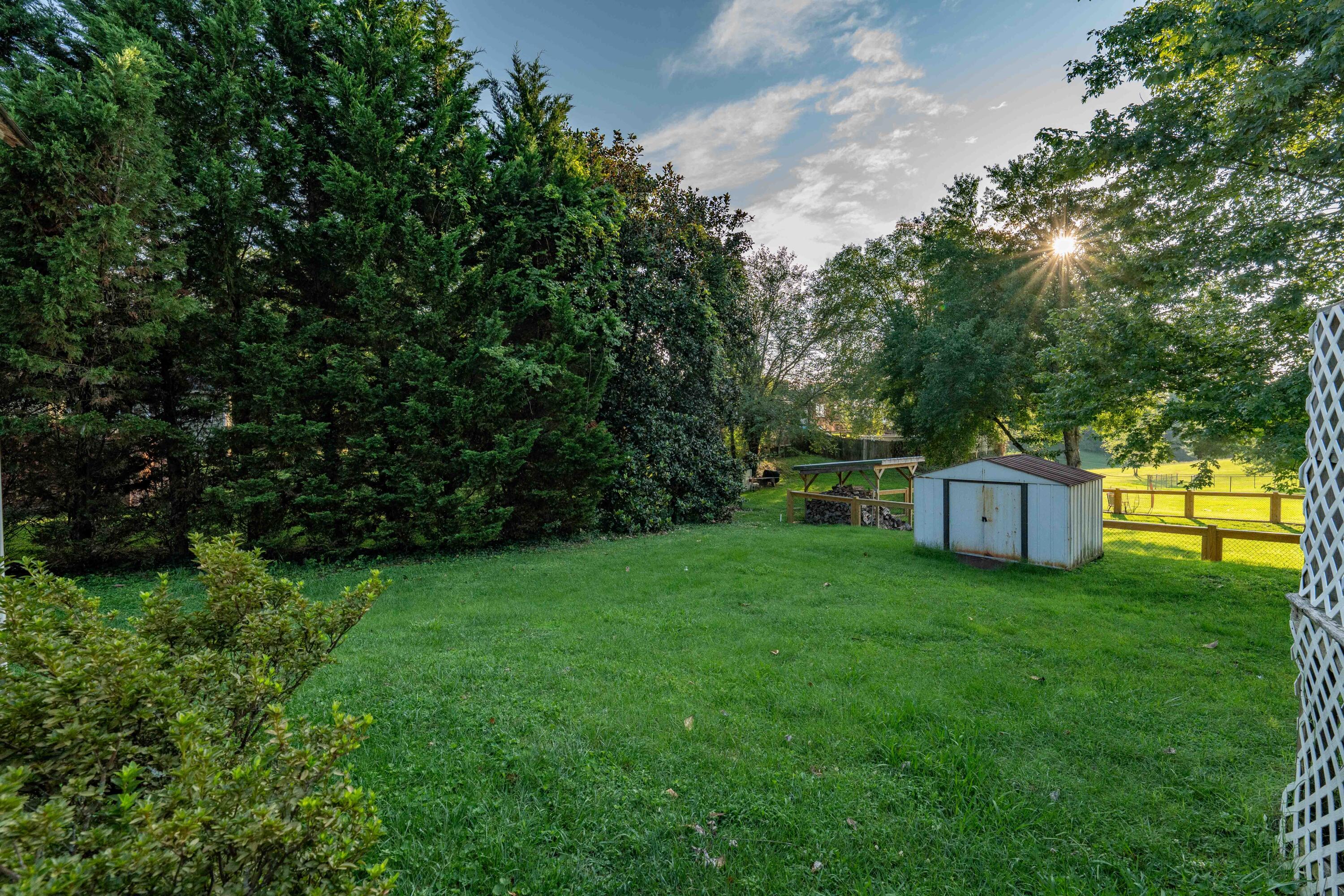 2101 Heatherly Road Kingsport, TN 37660 - Photo 53 of 73 2032 Canterbury Road (21 of 73)
