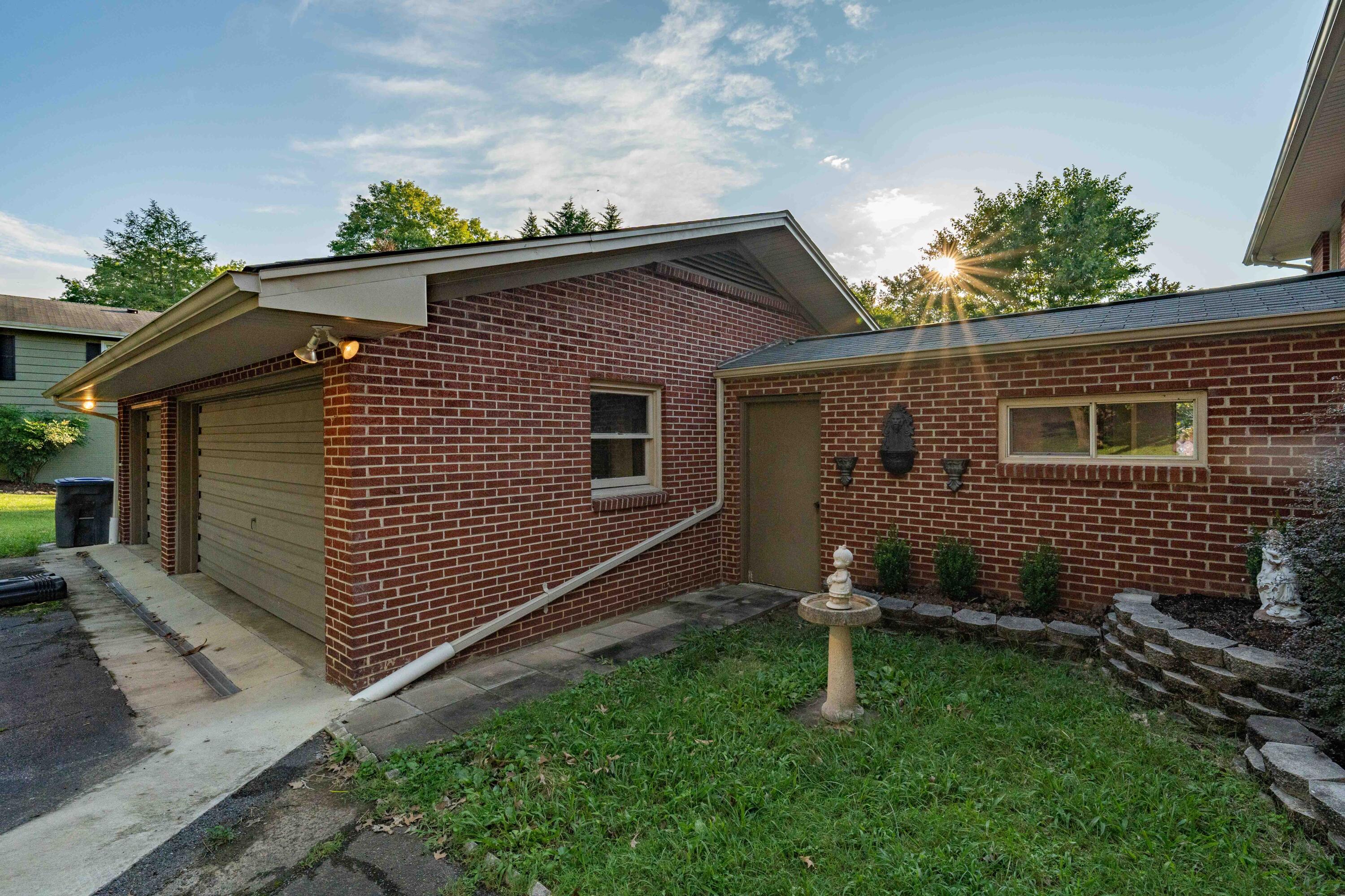 2101 Heatherly Road Kingsport, TN 37660 - Photo 65 of 73 2032 Canterbury Road (33 of 73)