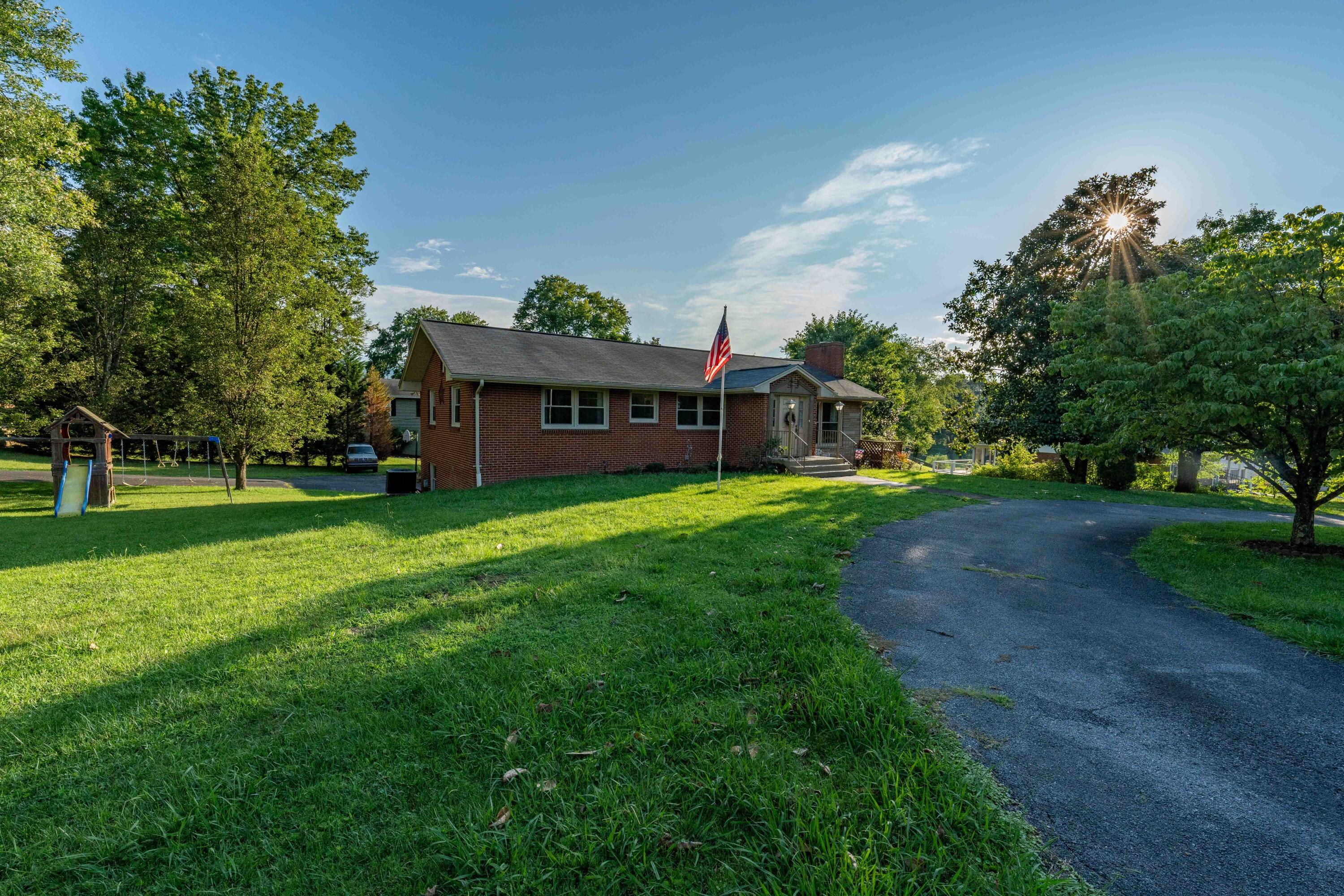 2101 Heatherly Road Kingsport, TN 37660 - Photo 9 of 73 2032 Canterbury Road (9 of 73)