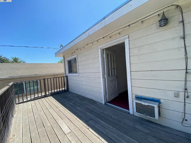 a close up of a shower