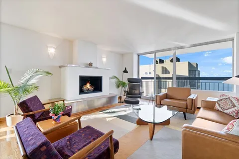 $674,500 | 5201 South Cornell Avenue, Unit 22AB, Chicago, IL 60615