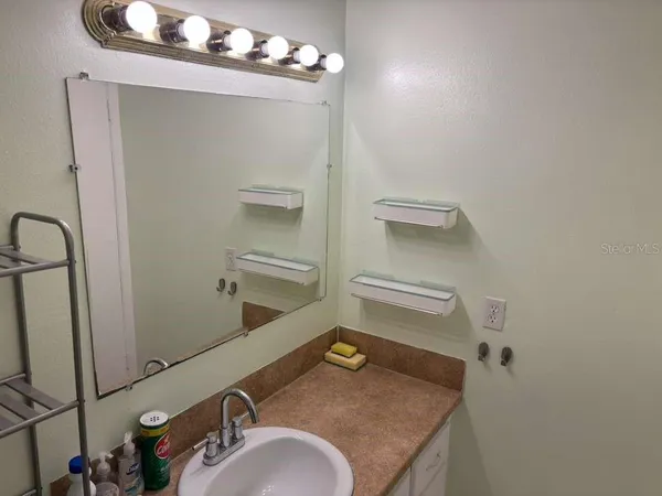 $1,500 | 660 62nd Avenue North, Unit 1204, St. Petersburg, FL 33702