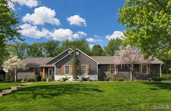 $689,900 | 425 Round Tower Drive West, Cottleville, MO 63304