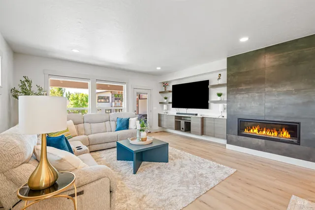 $949,900 | 3371 East Warm Springs Avenue, Boise, ID 83716