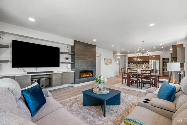 $949,900 | 3371 East Warm Springs Avenue, Boise, ID 83716