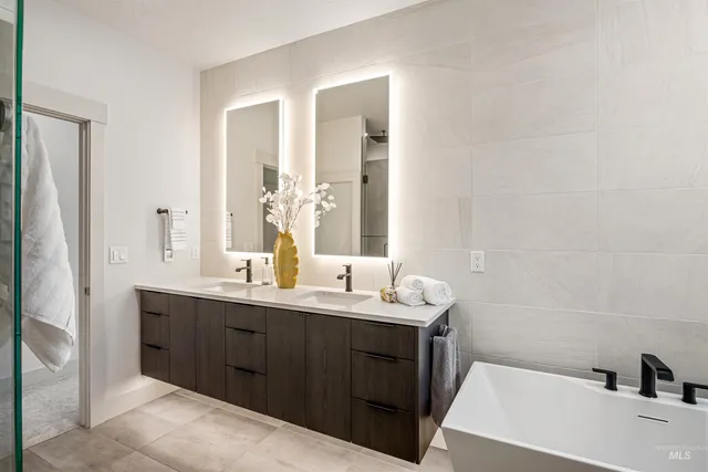 $949,900 | 3371 East Warm Springs Avenue, Boise, ID 83716