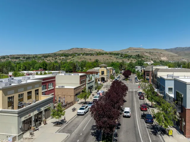 $949,900 | 3371 East Warm Springs Avenue, Boise, ID 83716