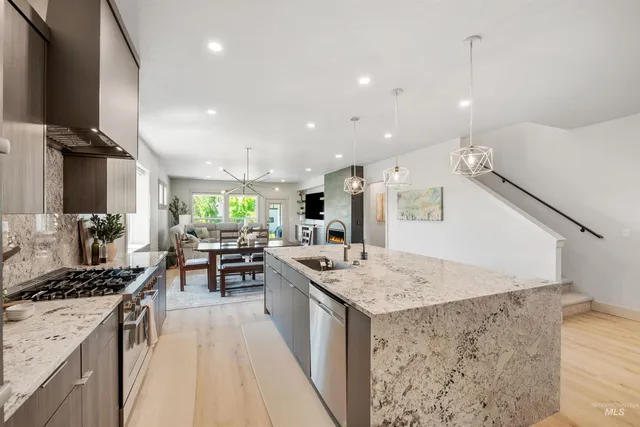 $949,900 | 3371 East Warm Springs Avenue, Boise, ID 83716