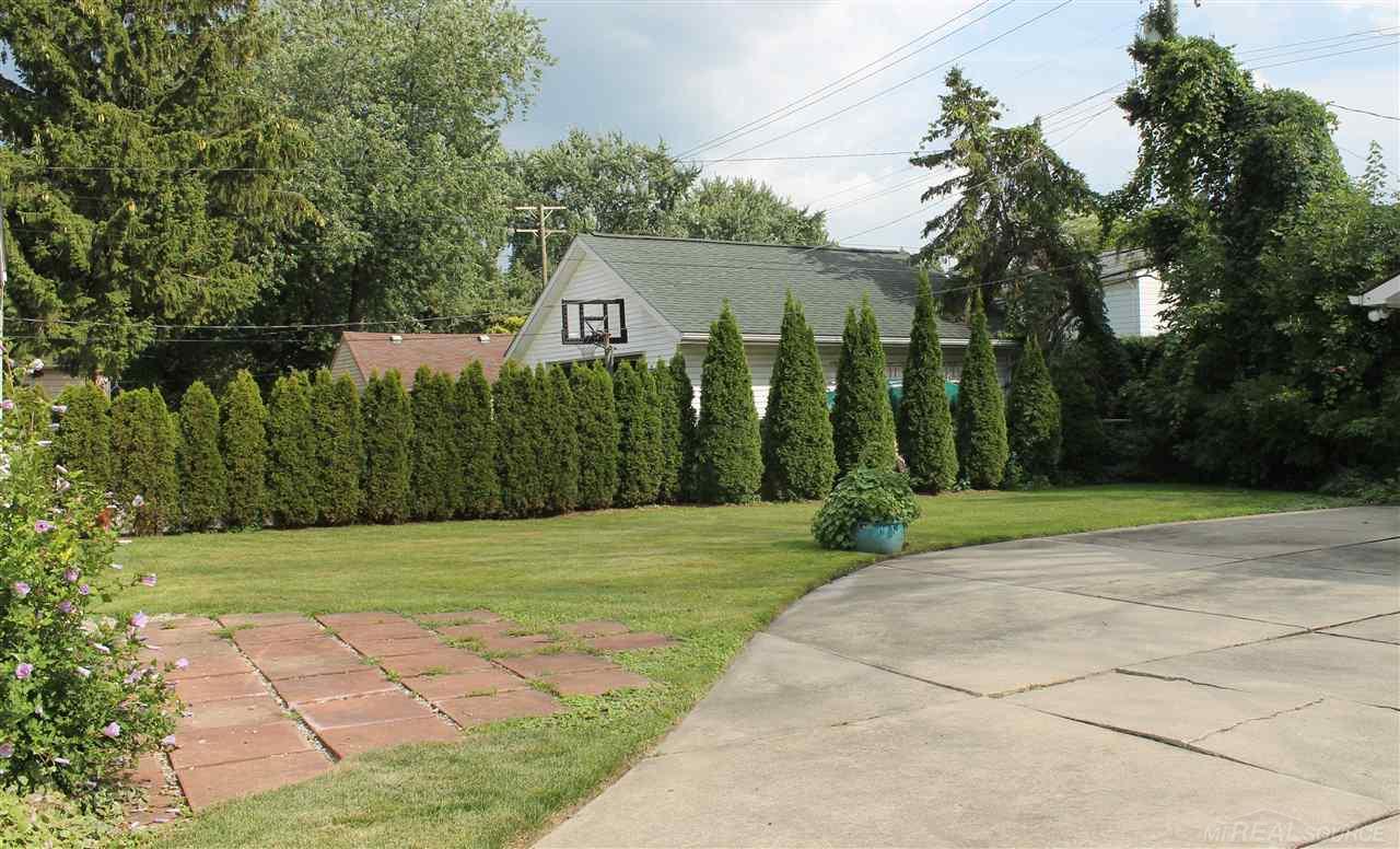 1071 Hampton Road Grosse Pointe Woods, MI 48236 - Photo 29 of 30