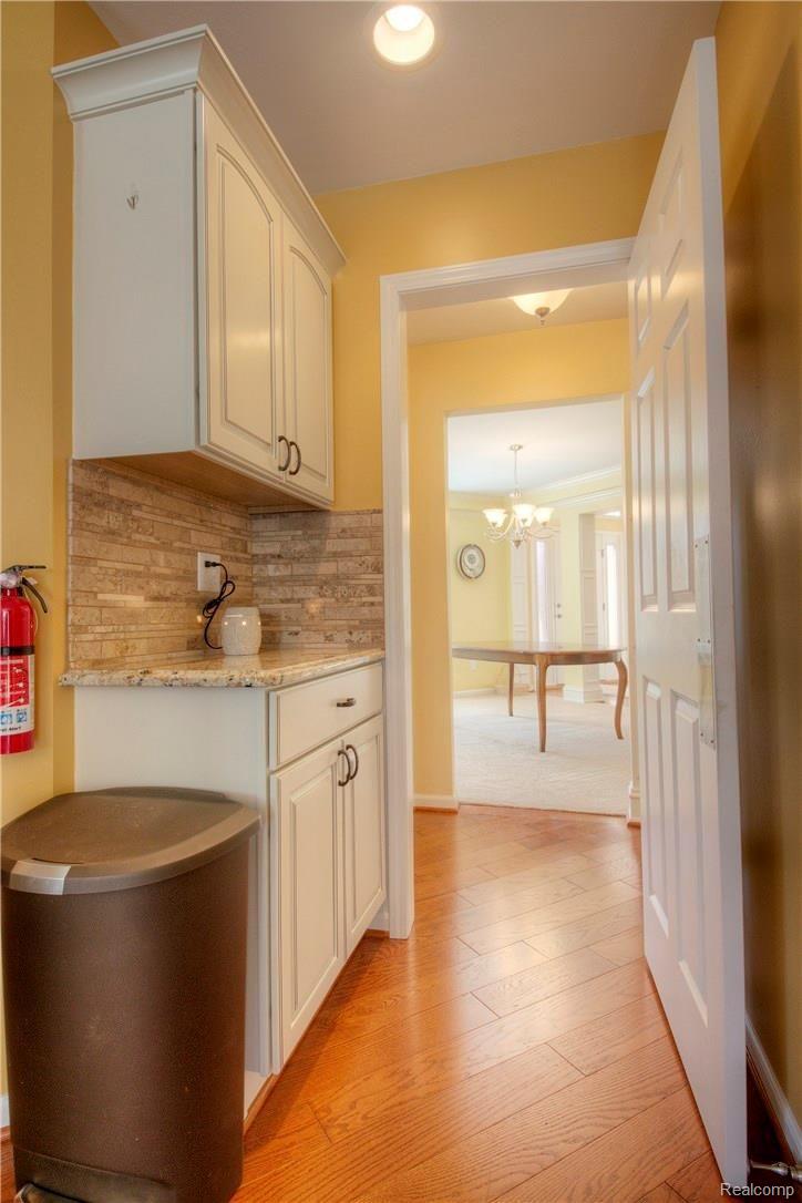 46959 Mornington Road Canton, MI 48188 - Photo 21 of 58 21 1 PANTRY.jpg