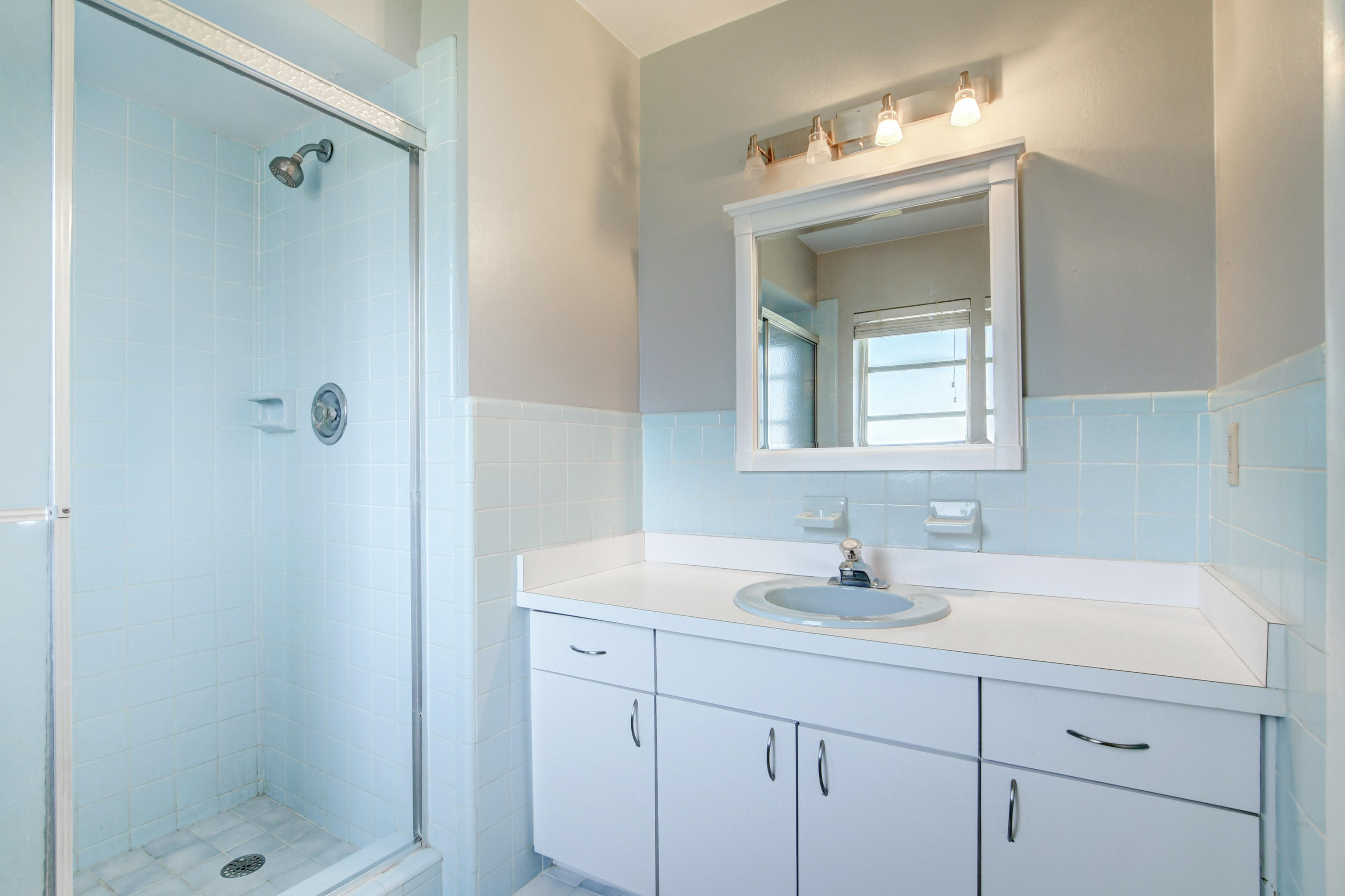 810 Northwest 7th Street Boca Raton, FL 33486 - Photo 37 of 48 2nd Master Bath