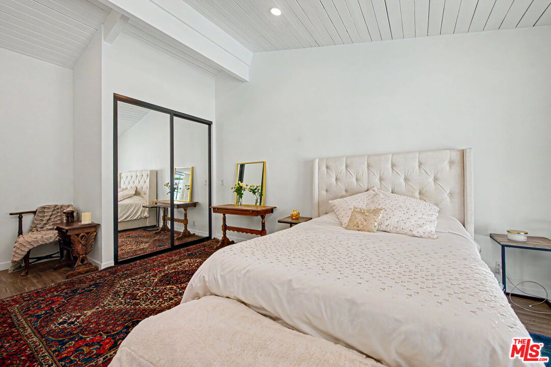 13019 Sky Valley Road Los Angeles, CA 90049 - Photo 32 of 49