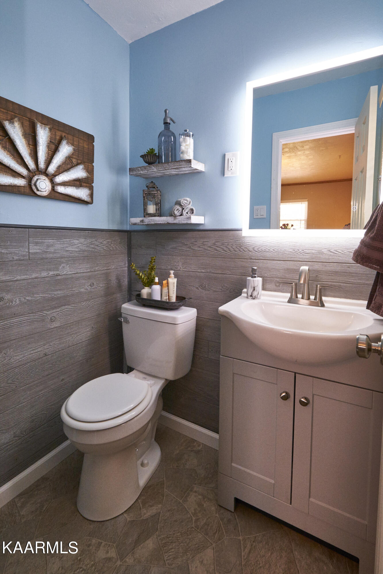 7119 Spurlin Road Knoxville, TN 37918 - Photo 19 of 36 Master Bath