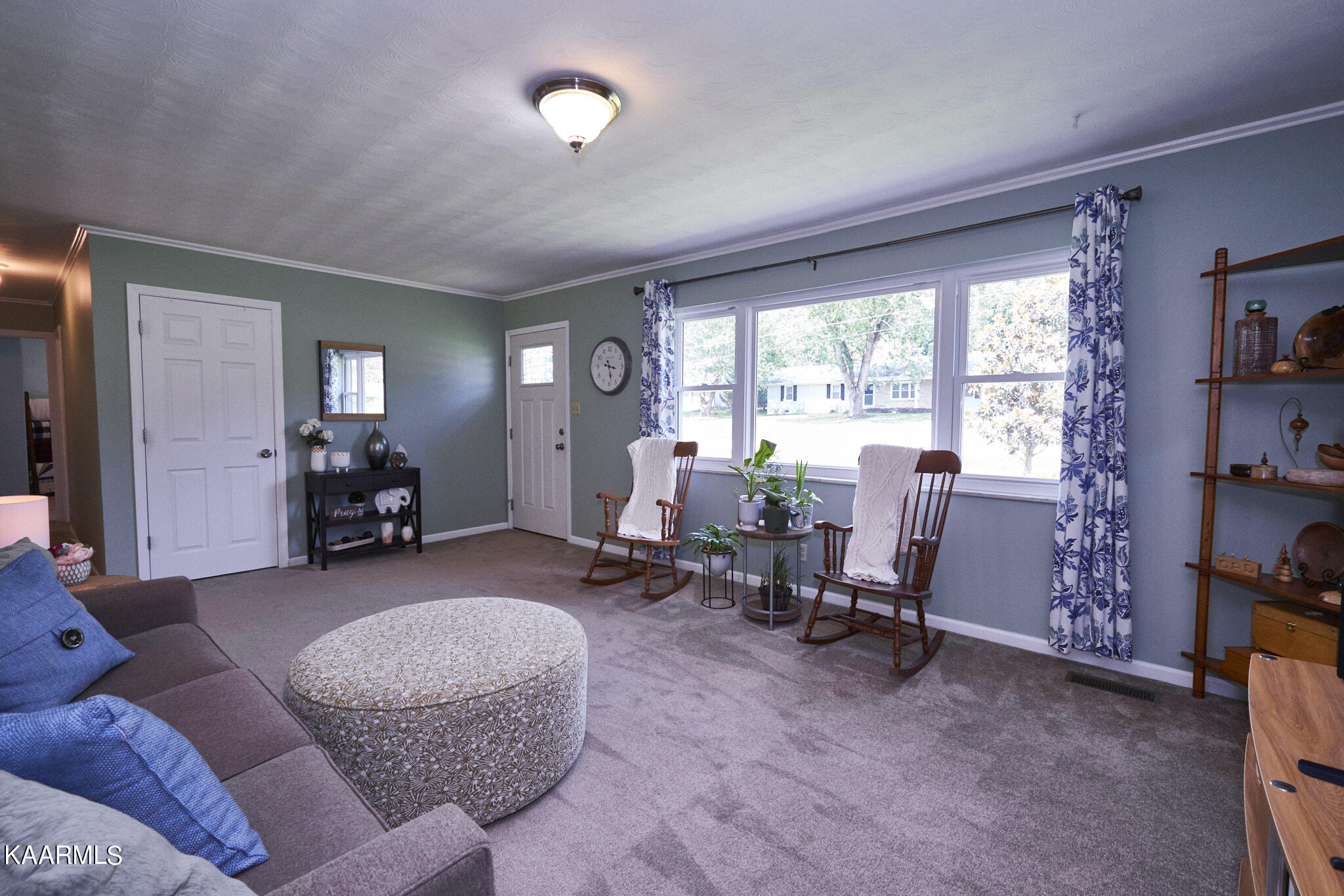 7119 Spurlin Road Knoxville, TN 37918 - Photo 3 of 36 Living Room