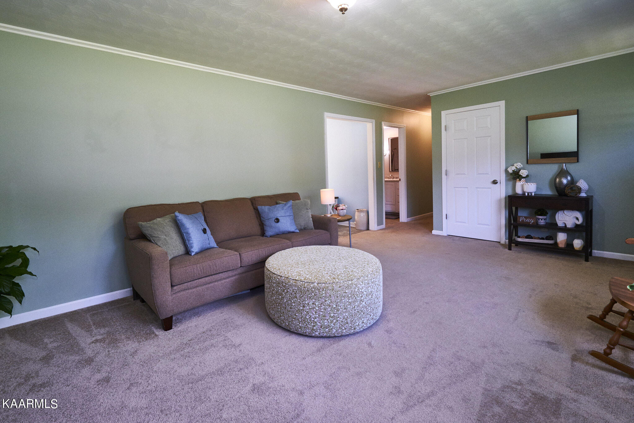 7119 Spurlin Road Knoxville, TN 37918 - Photo 32 of 36 Living Room