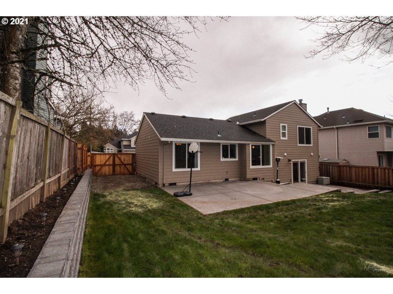 16758 Southwest Hargis Road Beaverton, OR 97007 - Photo 27 of 29 Gallery Image 27