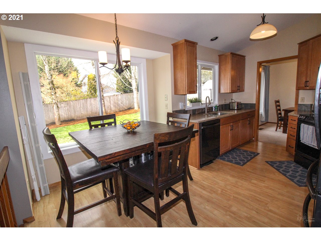 16758 Southwest Hargis Road Beaverton, OR 97007 - Photo 9 of 29 Gallery Image 9