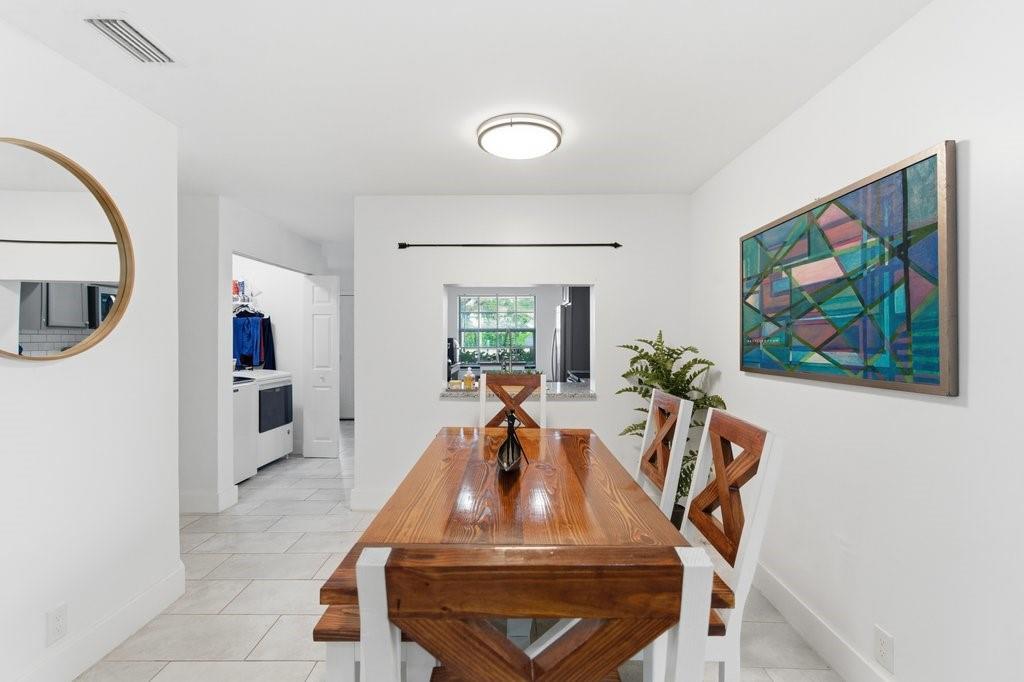 10900 West Sample Road Coral Springs, FL 33065 - Photo 5 of 32 a living room with furniture and a flat screen tv