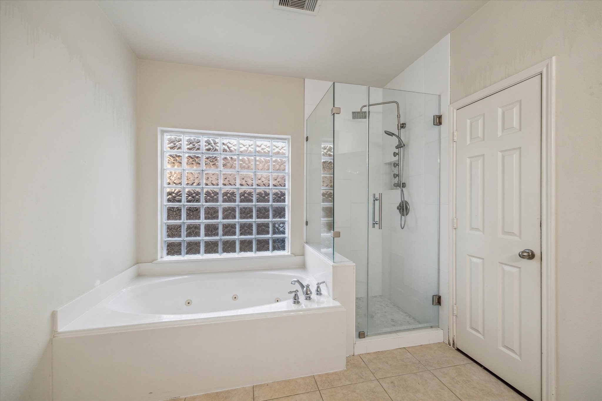 15907 Chart House Court Houston, TX 77044 - Photo 15 of 28 a bathroom with a bathtub a shower a sink and a shower