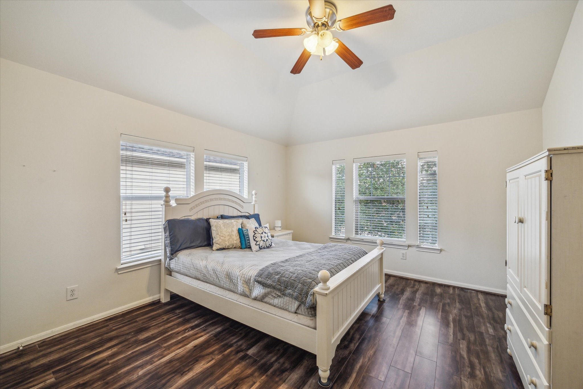 15907 Chart House Court Houston, TX 77044 - Photo 21 of 28 a bedroom with a bed and window
