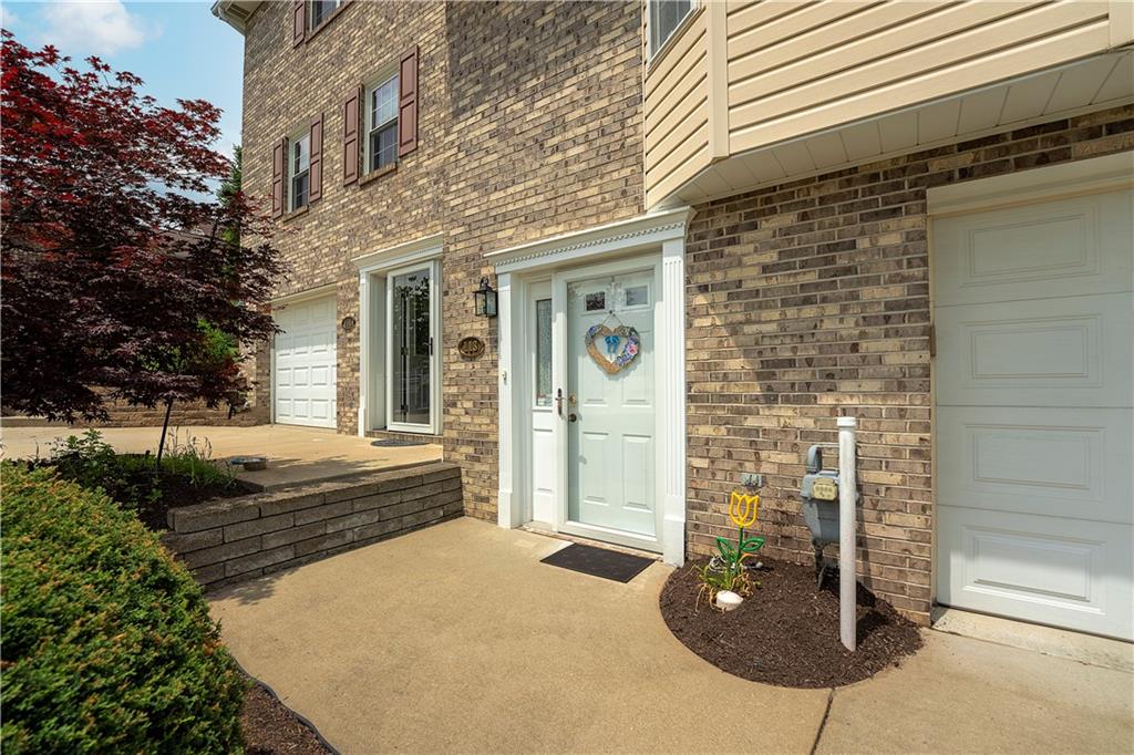 113 East Country Barn Road Houston, PA 15342 - Photo 3 of 23 Gallery Image 3