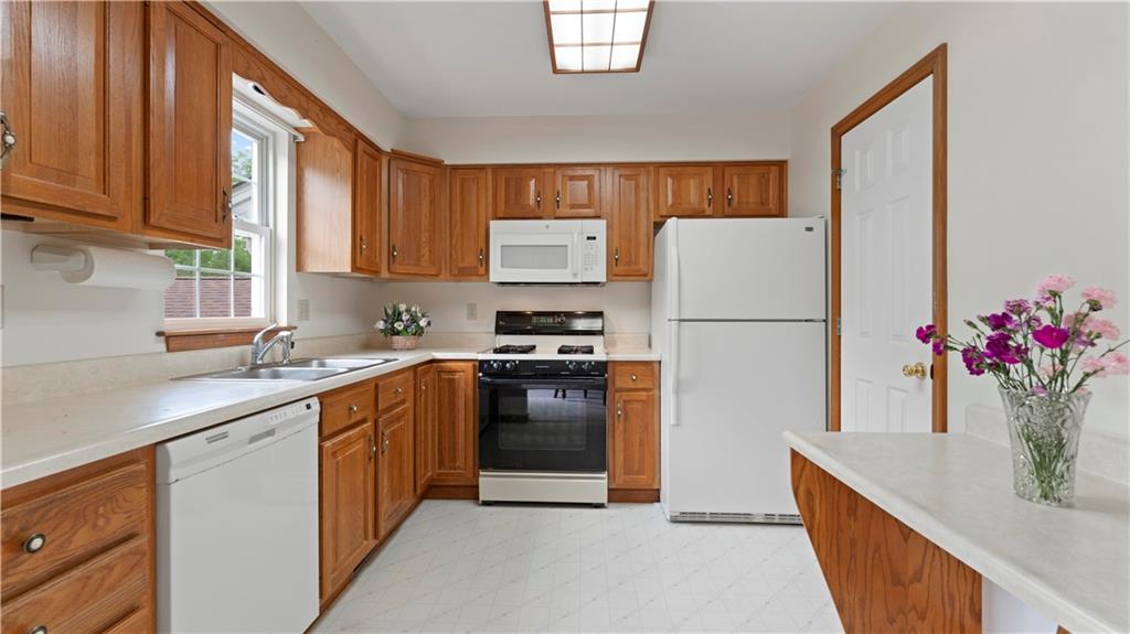 113 East Country Barn Road Houston, PA 15342 - Photo 6 of 23 Gallery Image 6