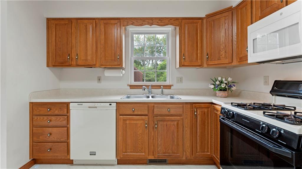 113 East Country Barn Road Houston, PA 15342 - Photo 7 of 23 Gallery Image 7