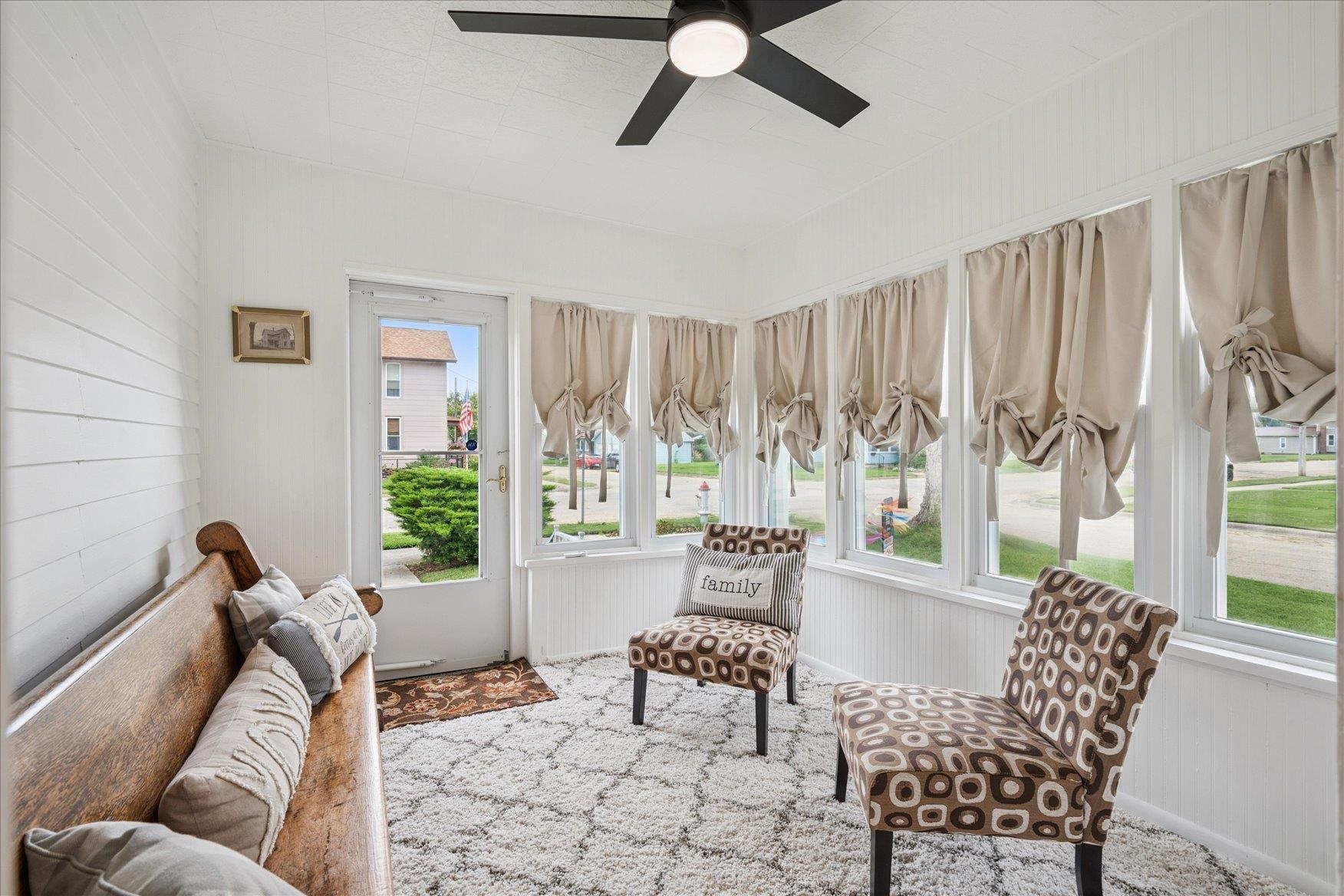 616 Elk Street Sabula, IA 52070 - Photo 2 of 16