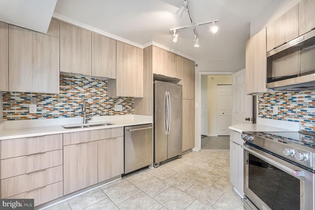 $799,000 | 2151 Jamieson Avenue, Unit 809, Alexandria, VA 22314