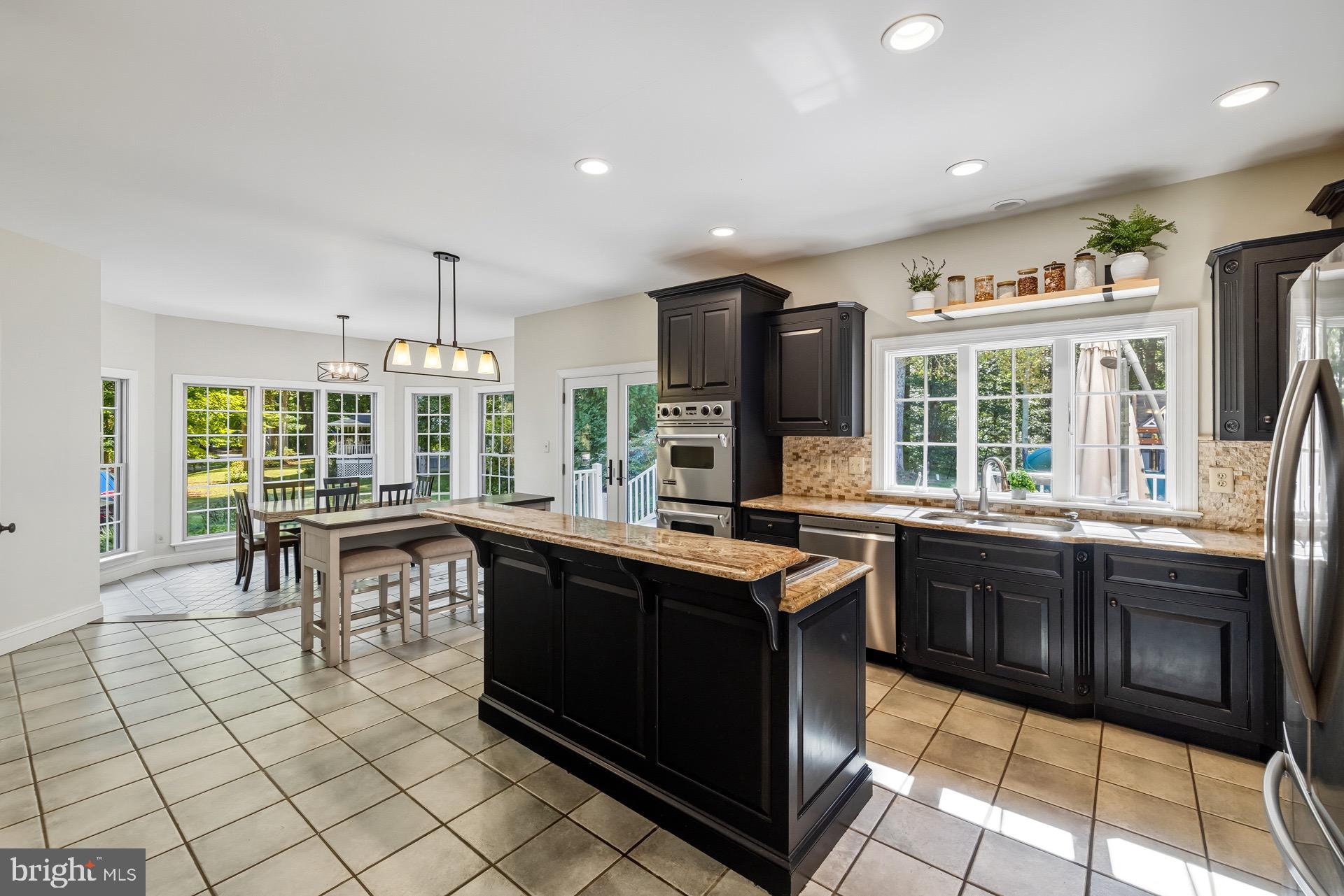 Eat-in Kitchen with Island & Morning Room