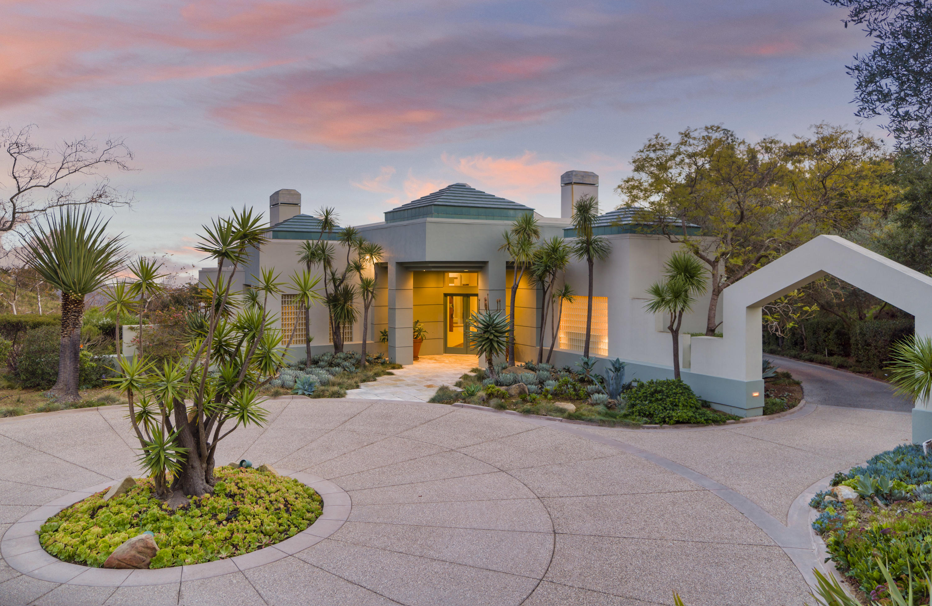 915 Park Lane Montecito, CA 93108 - Photo 2 of 33 a front view of a house with a yard