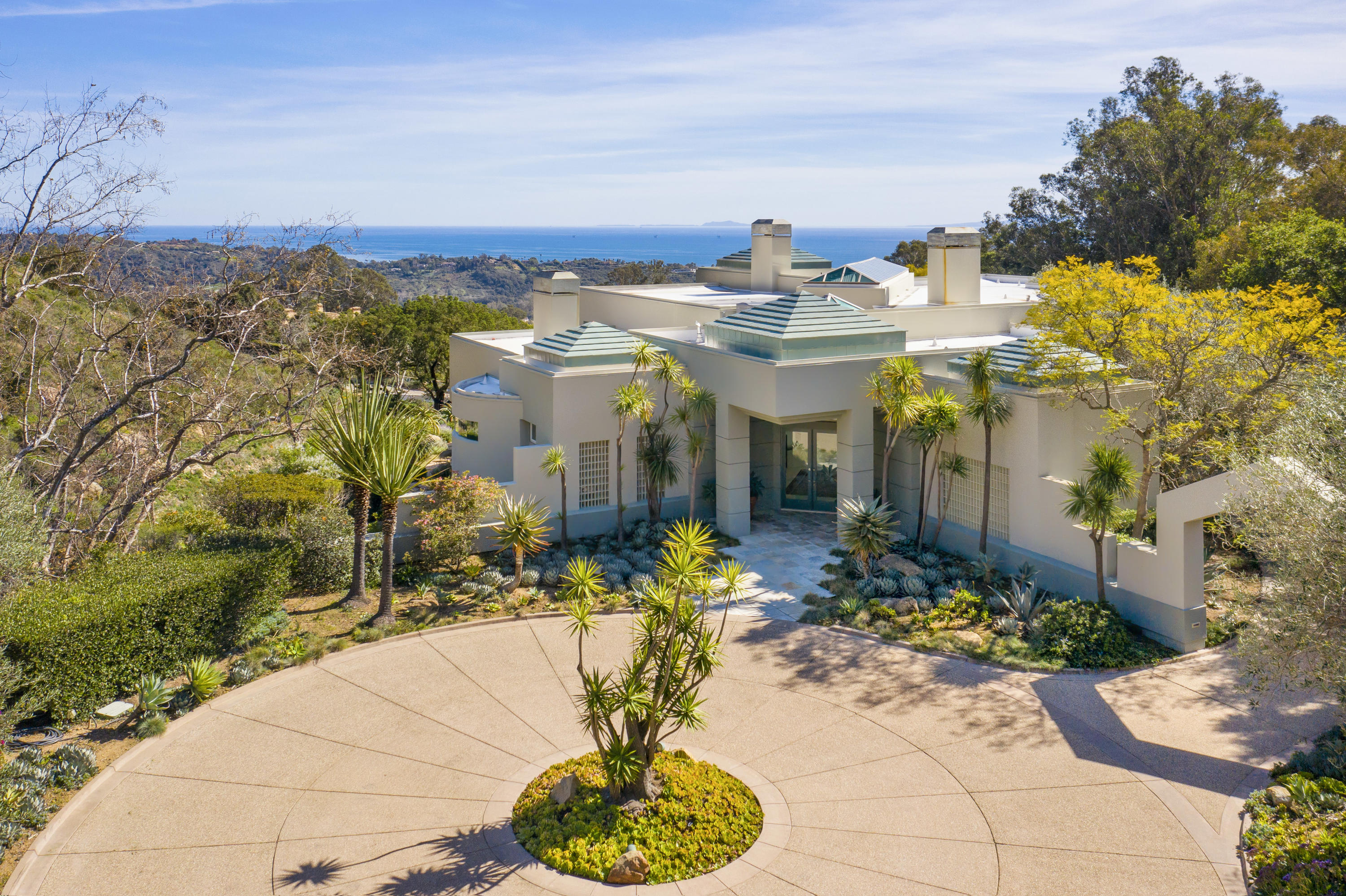915 Park Lane Montecito, CA 93108 - Photo 3 of 33 a view of a house with fountain in front of it