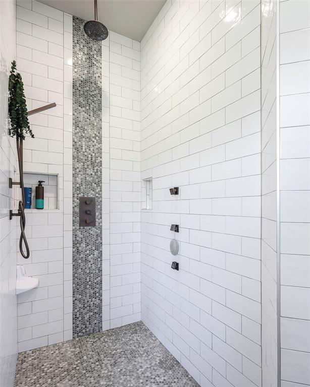 12345 Flow Road Krum, TX 76249 - Photo 18 of 38 Bathroom featuring a tile shower