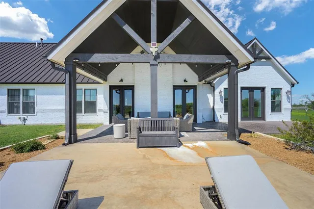 $1,199,000 | 12345 Flow Road, Krum, TX 76249