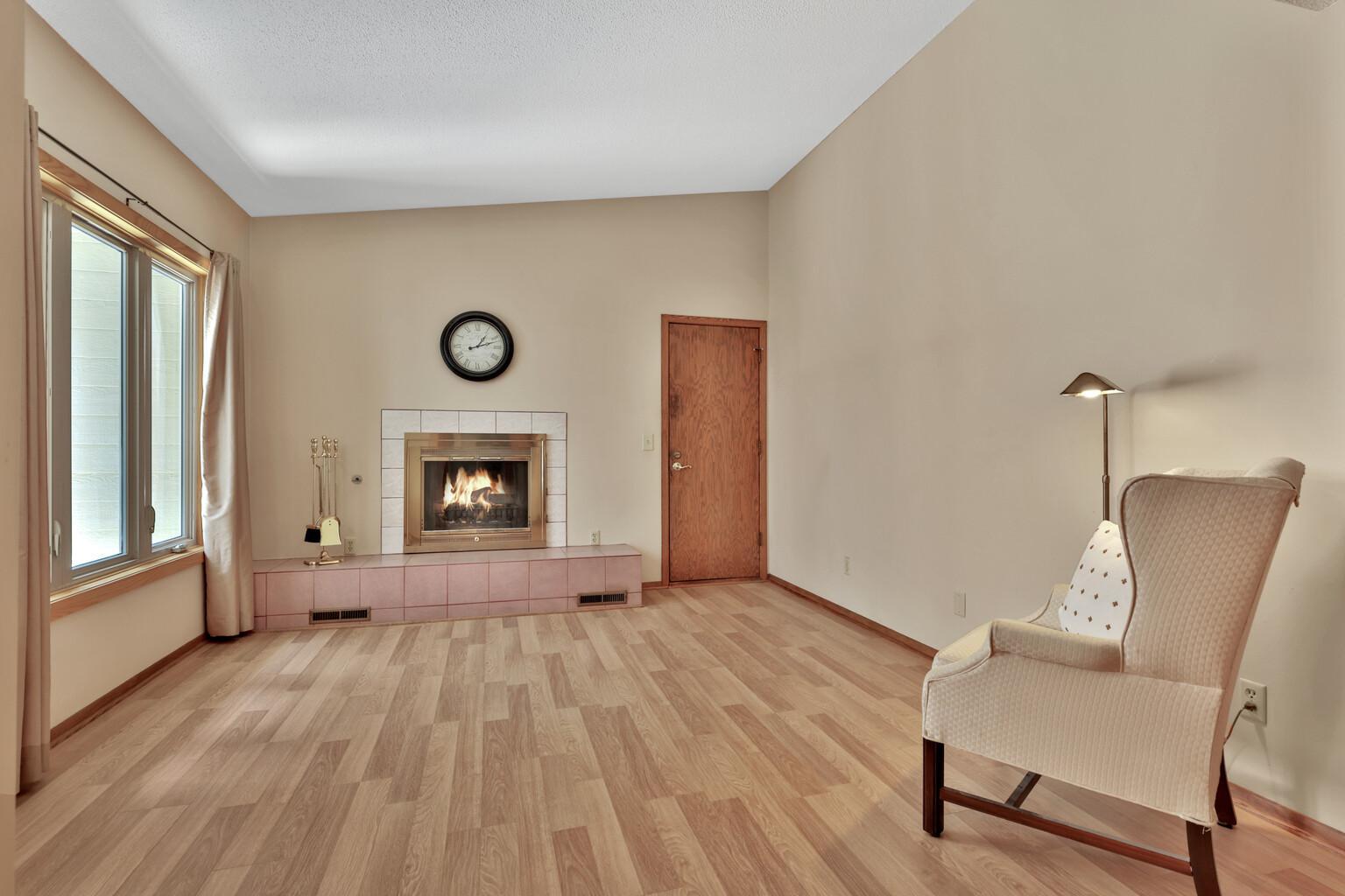 8286 Kingslee Road Bloomington, MN 55438 - Photo 13 of 35