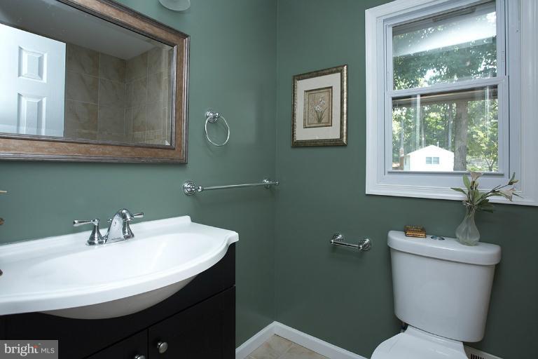 2212 Kings House Road Silver Spring, MD 20905 - Photo 14 of 30 Bath