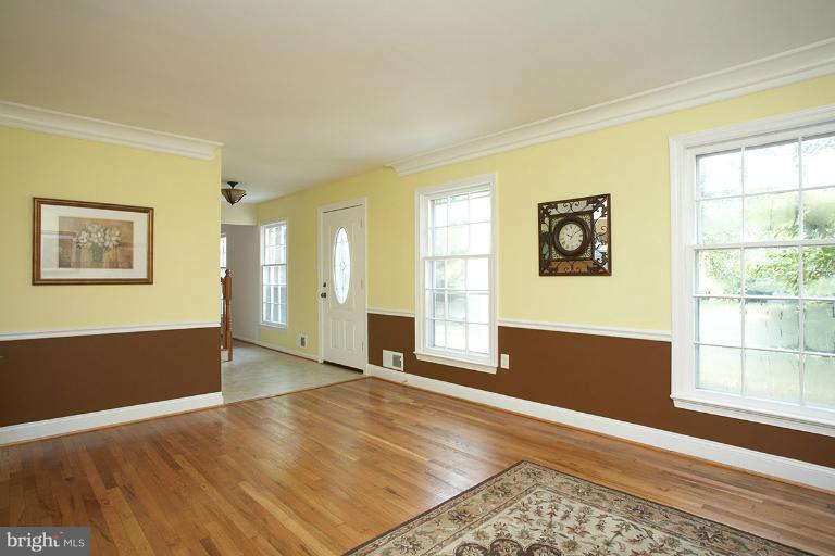 2212 Kings House Road Silver Spring, MD 20905 - Photo 3 of 30 Living Room