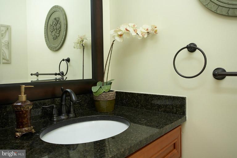 2212 Kings House Road Silver Spring, MD 20905 - Photo 29 of 30 Bath