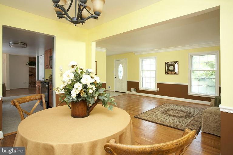 2212 Kings House Road Silver Spring, MD 20905 - Photo 5 of 30 Dining Room