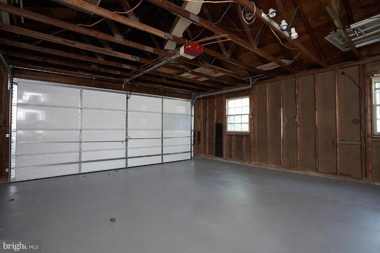 2212 Kings House Road Silver Spring, MD 20905 - Photo 10 of 30 2 Car Garage