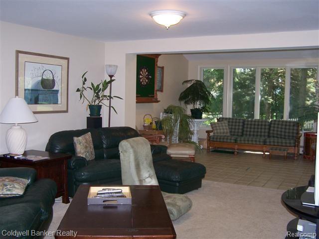 1823 Fair Oak Court Rochester, MI 48309 - Photo 16 of 24 View 2 of Family Room