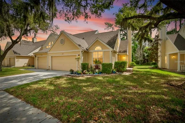 $299,900 | 3612 Pine Knot Drive, Unit 3612, Valrico, FL 33596